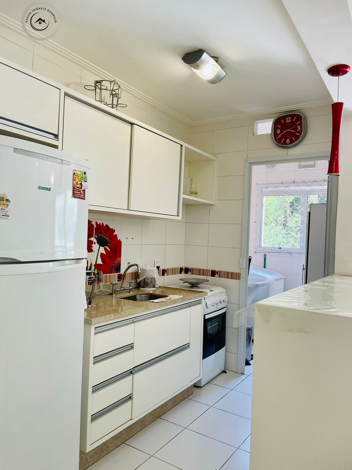 Apartamento de 02 dormitórios em condomínio-clube frente ao 