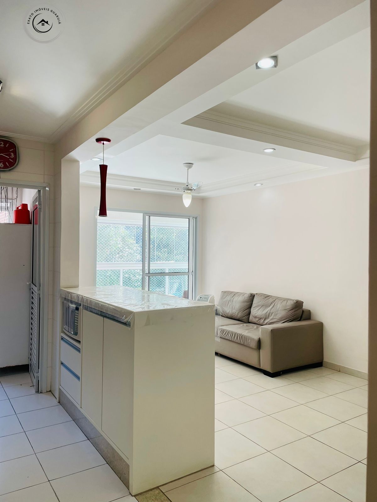 Apartamento de 02 dormitórios em condomínio-clube frente ao 