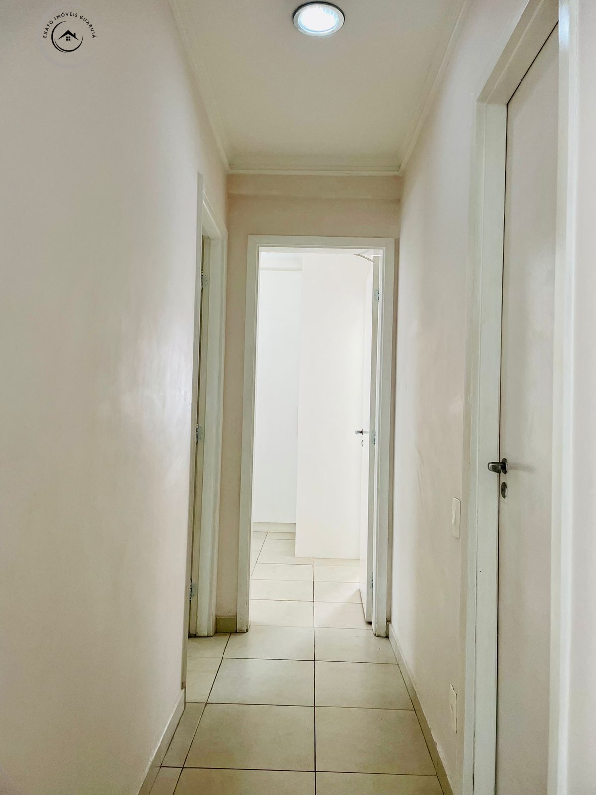 Apartamento de 02 dormitórios em condomínio-clube frente ao 