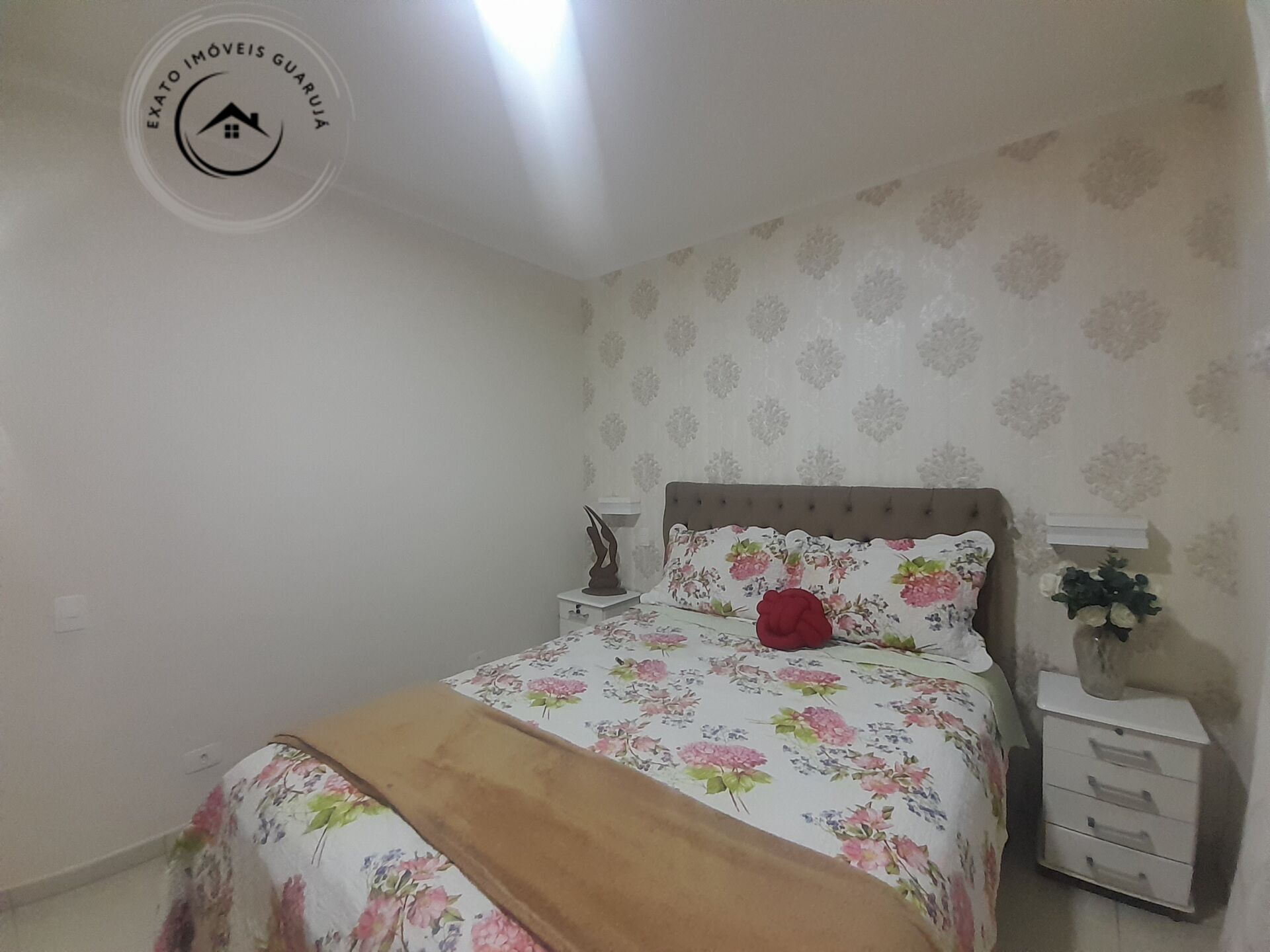 Apartamento padrão de 02 dormitórios para locação anual na p