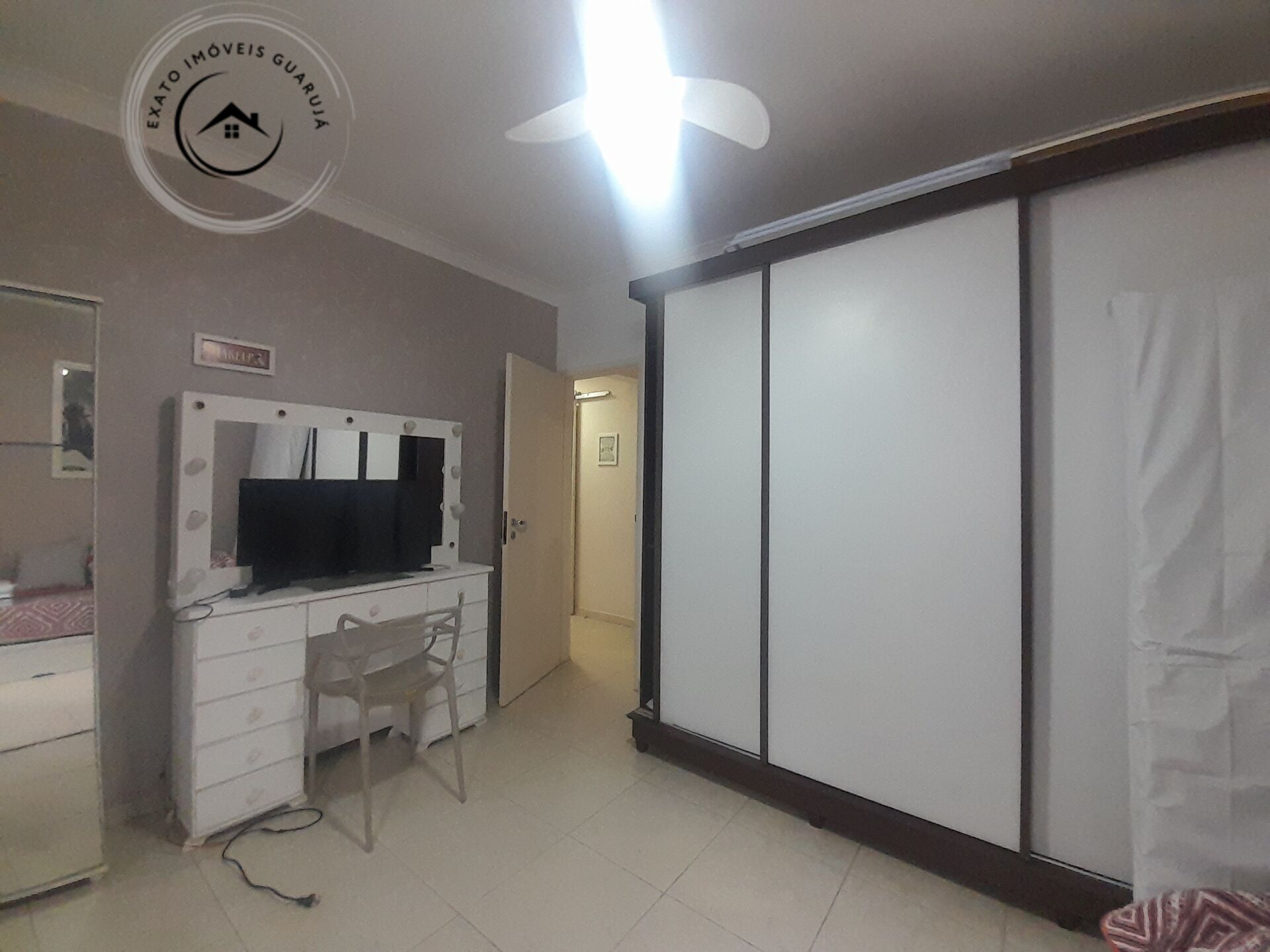 Apartamento padrão de 02 dormitórios para locação anual na p