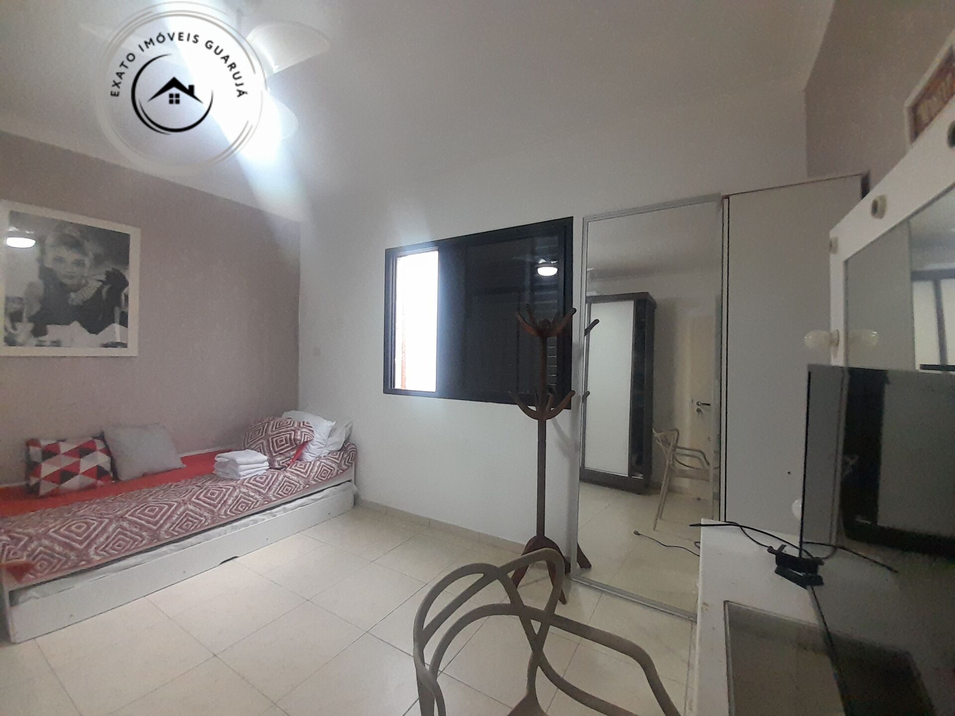 Apartamento padrão de 02 dormitórios para locação anual na p