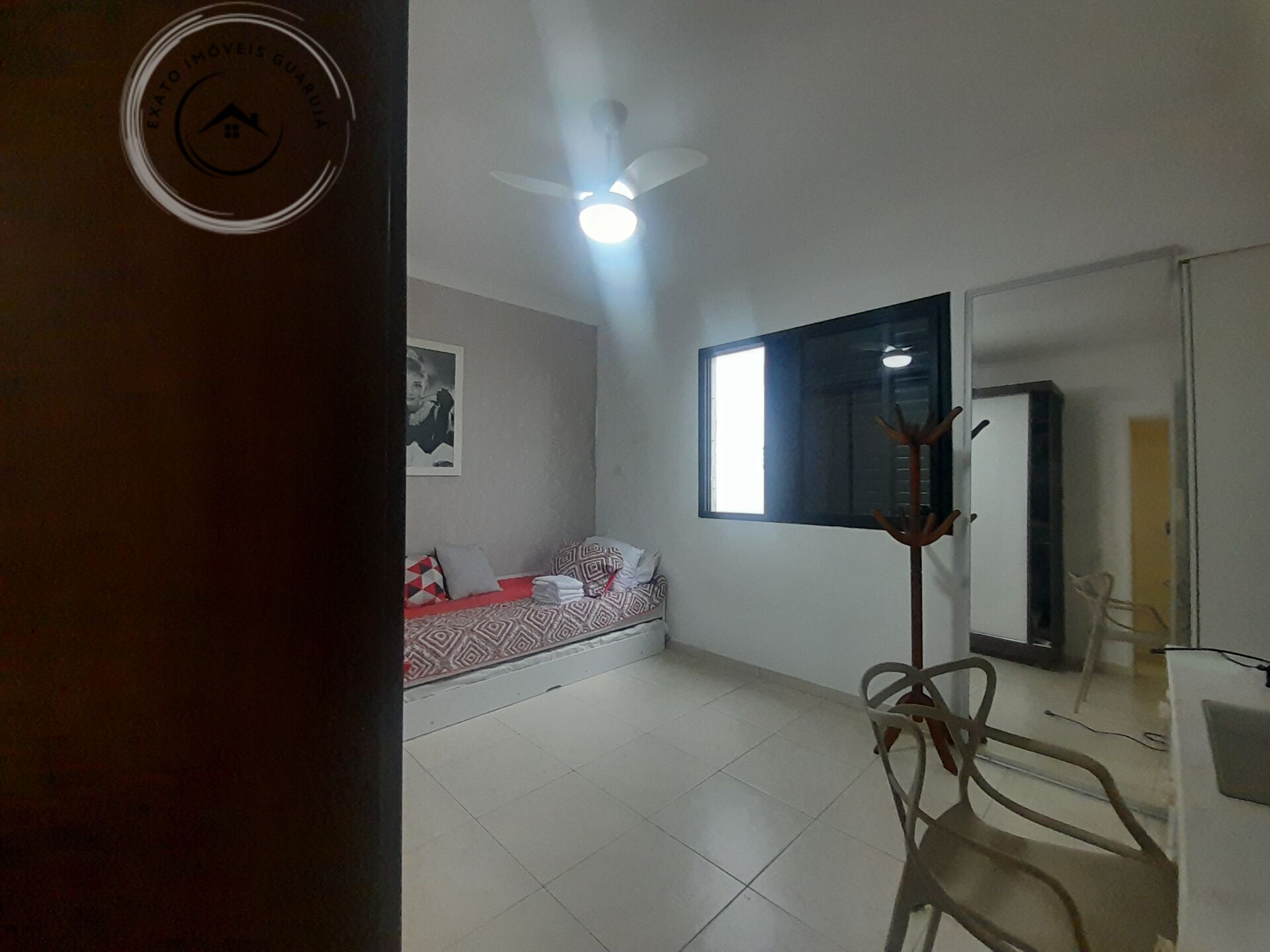 Apartamento padrão de 02 dormitórios para locação anual na p
