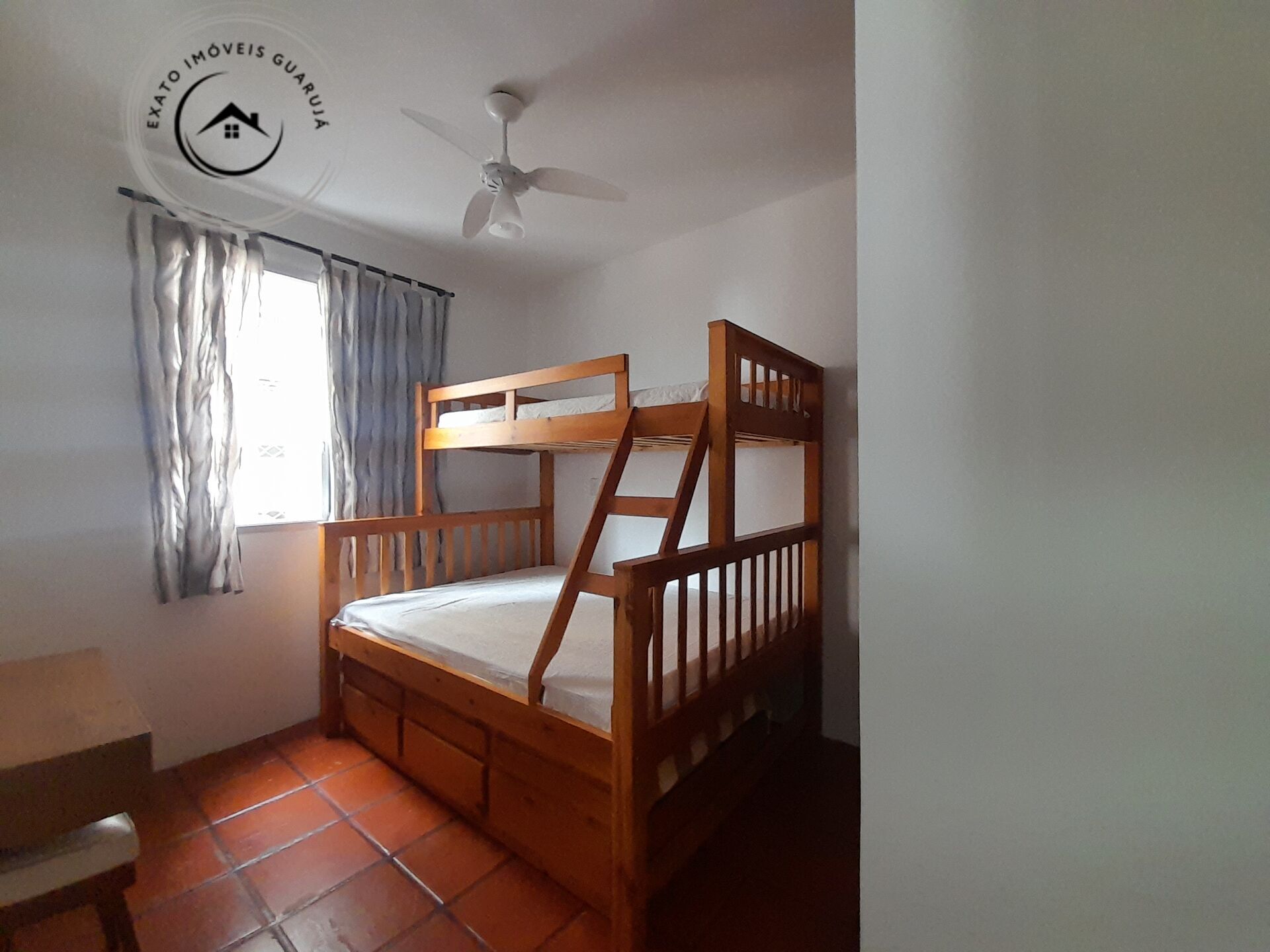 Apartamento padrão de 02 dormitórios para locação anual nas 