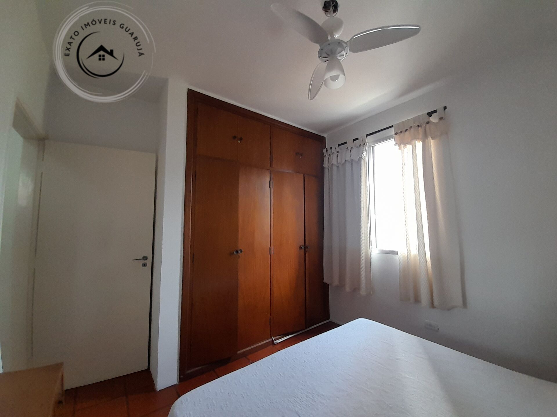 Apartamento padrão de 02 dormitórios para locação anual nas 