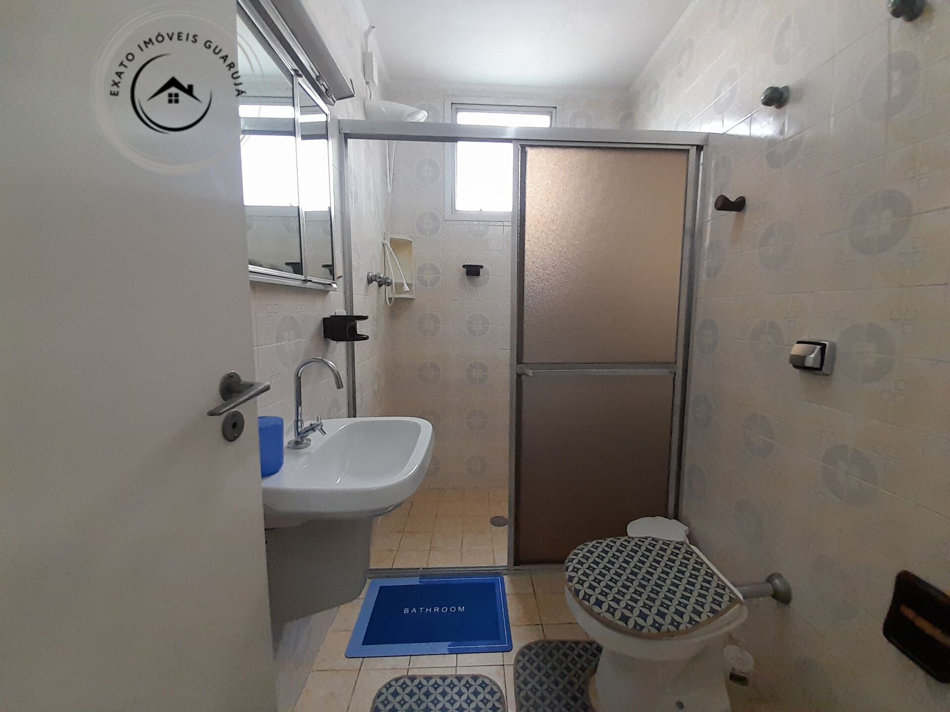 Apartamento padrão de 02 dormitórios para locação anual nas 