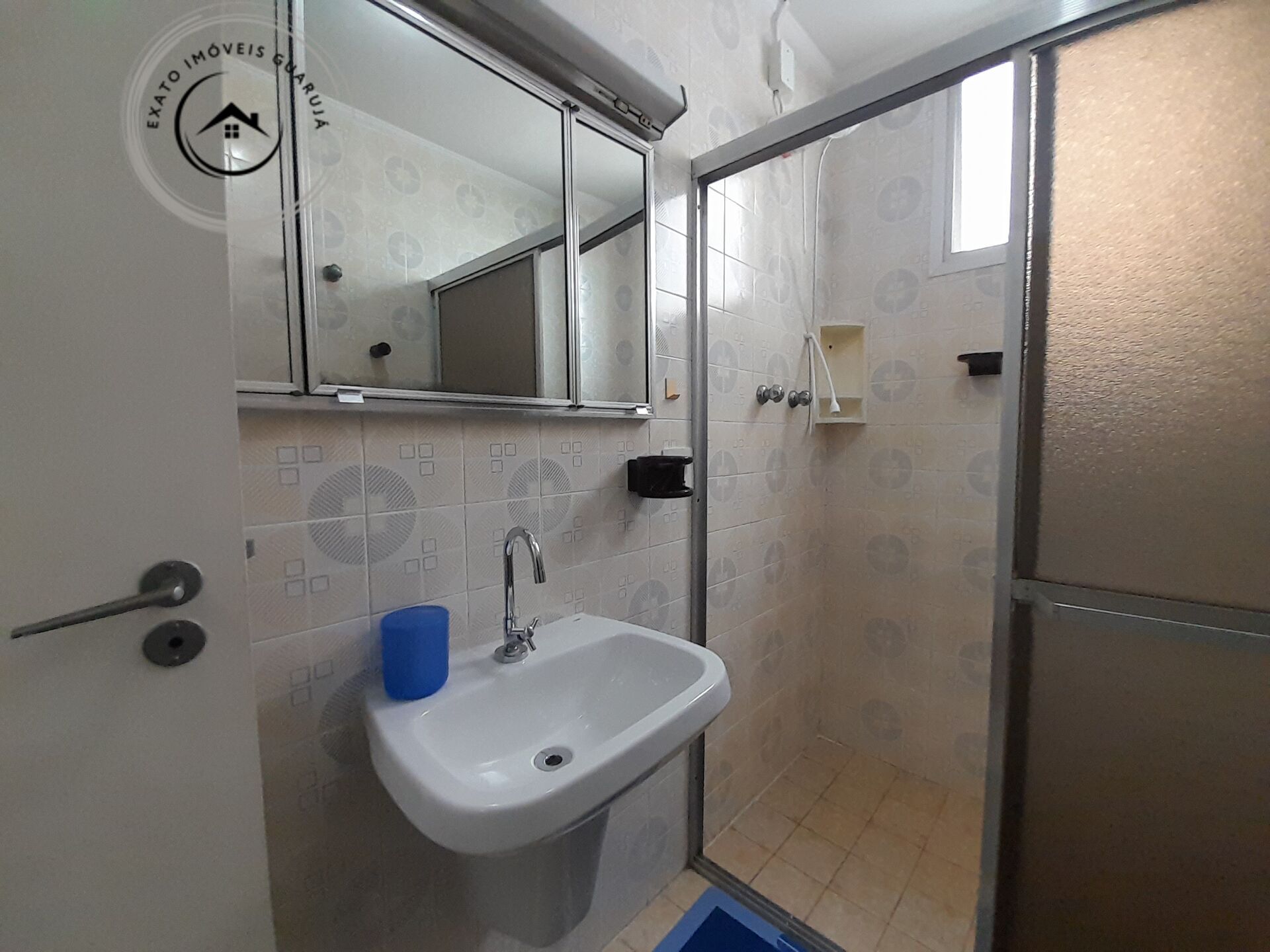 Apartamento padrão de 02 dormitórios para locação anual nas 