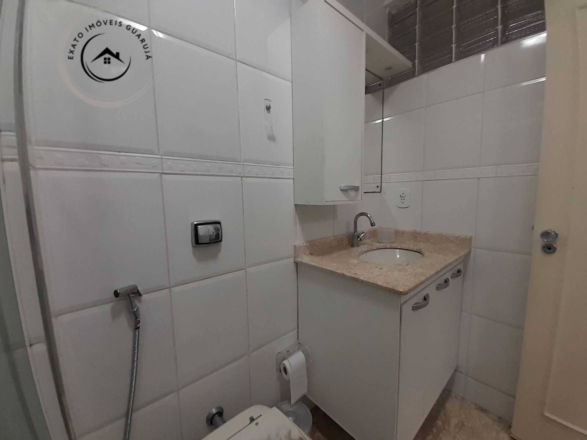 Apartamento padrão de 03 dormitórios para locação anual na p