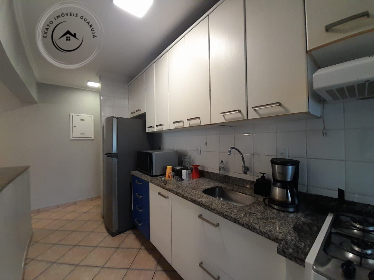 Apartamento padrão de 02 dormitórios para locação anual na p