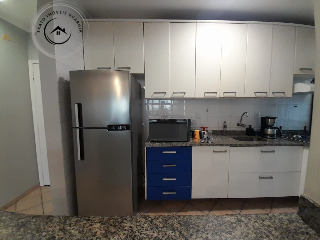 Apartamento padrão de 02 dormitórios para locação anual na p