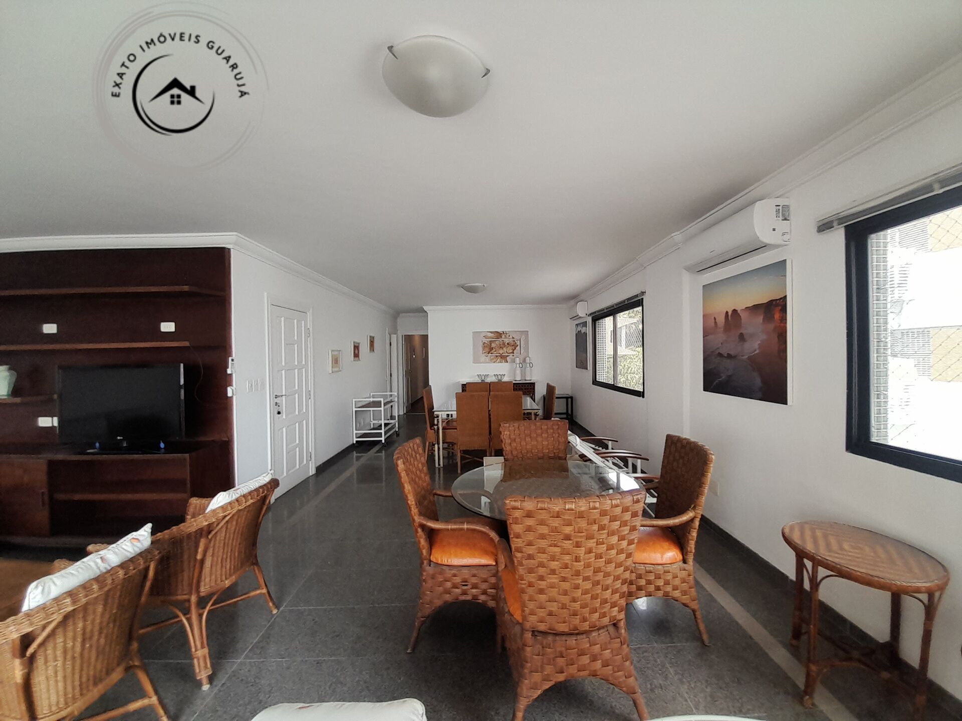 Apartamento padrão de 04 dormitórios para locação anual nas 