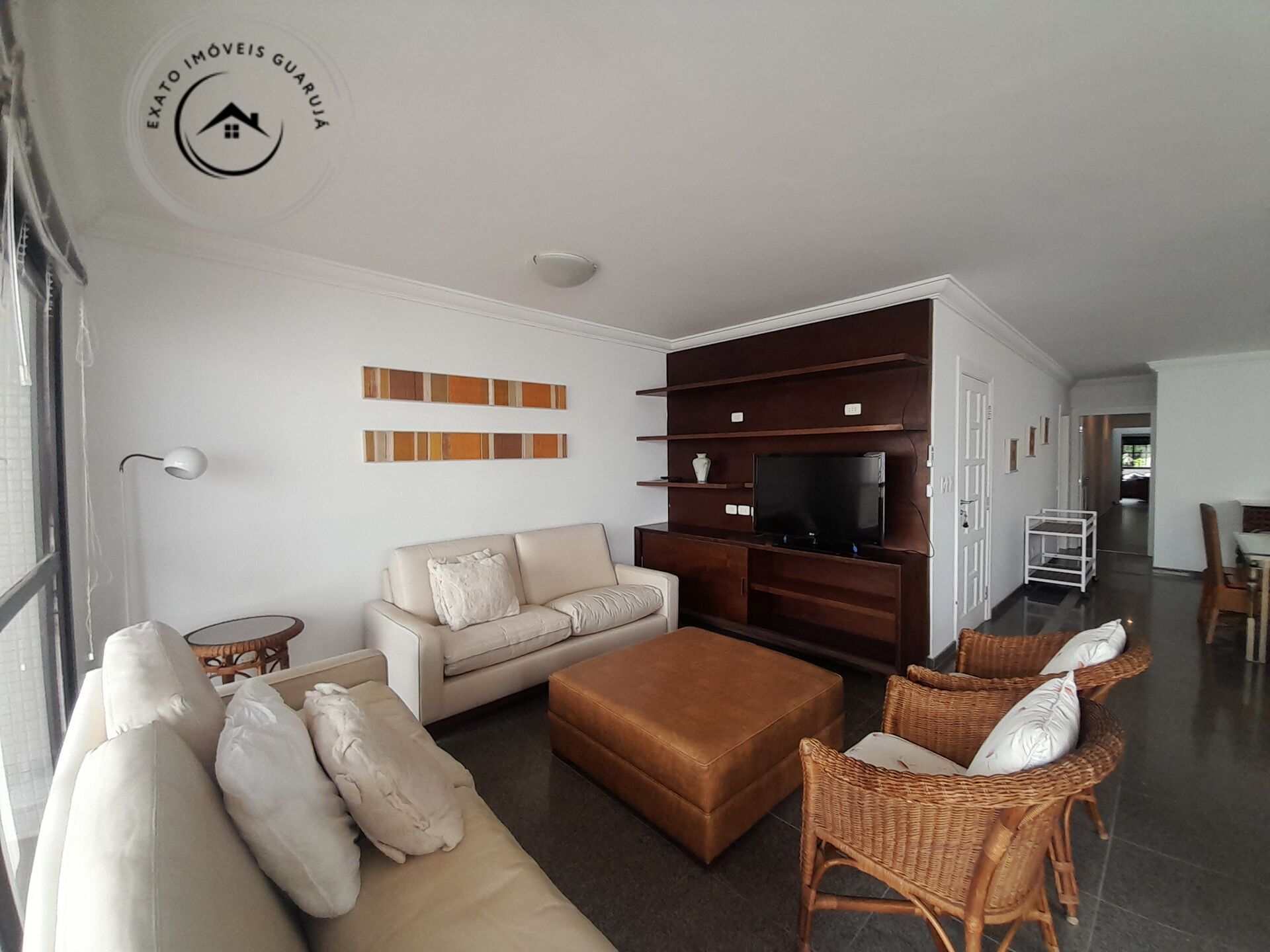 Apartamento padrão de 04 dormitórios para locação anual nas 
