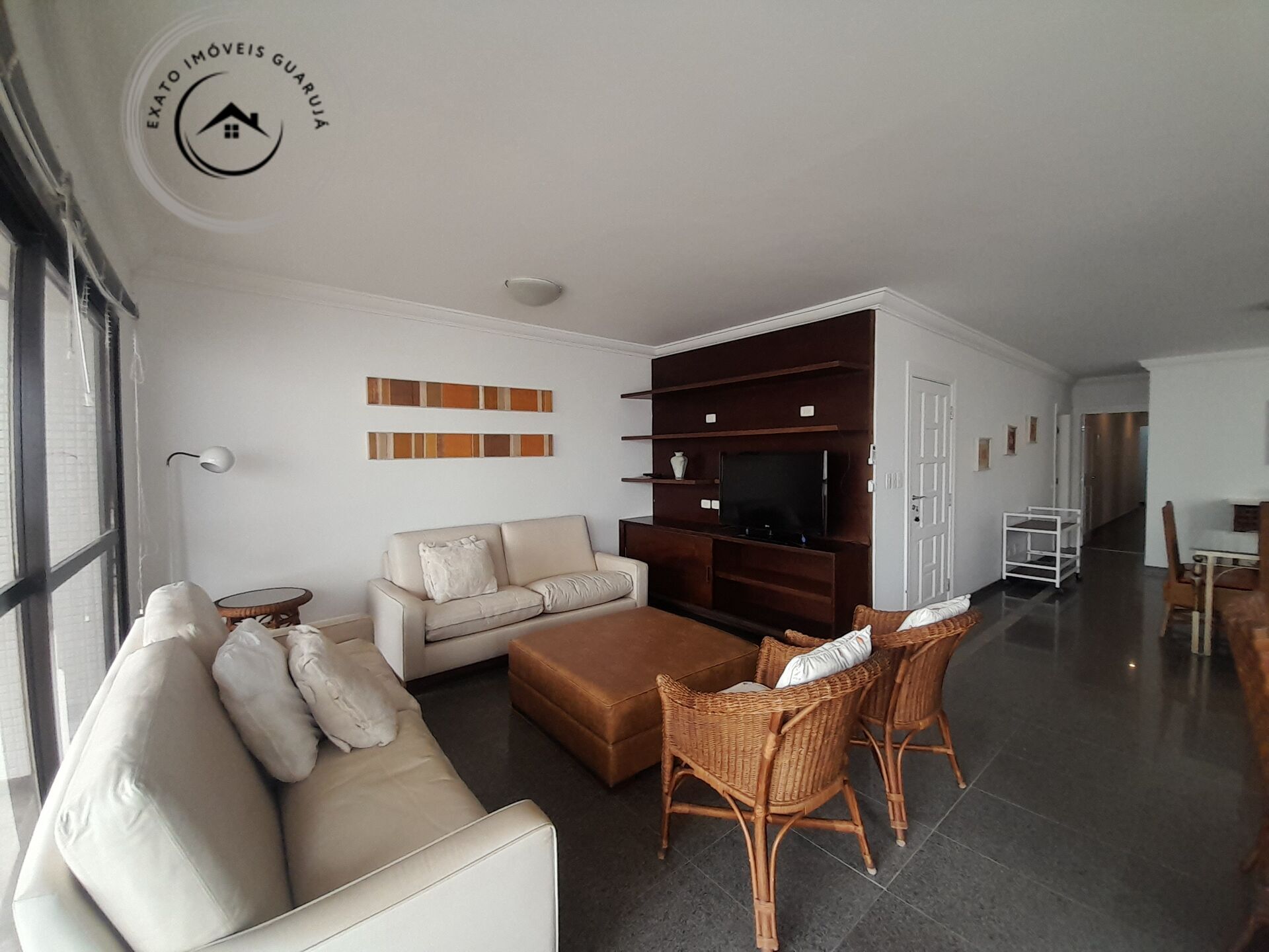 Apartamento padrão de 04 dormitórios para locação anual nas 