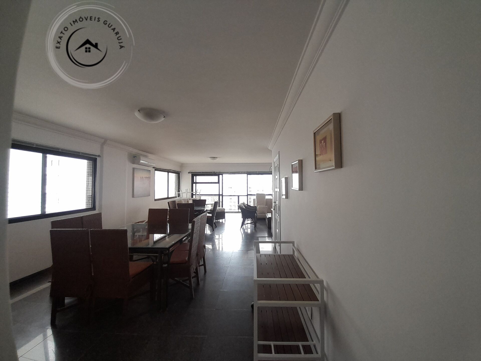 Apartamento padrão de 04 dormitórios para locação anual nas 