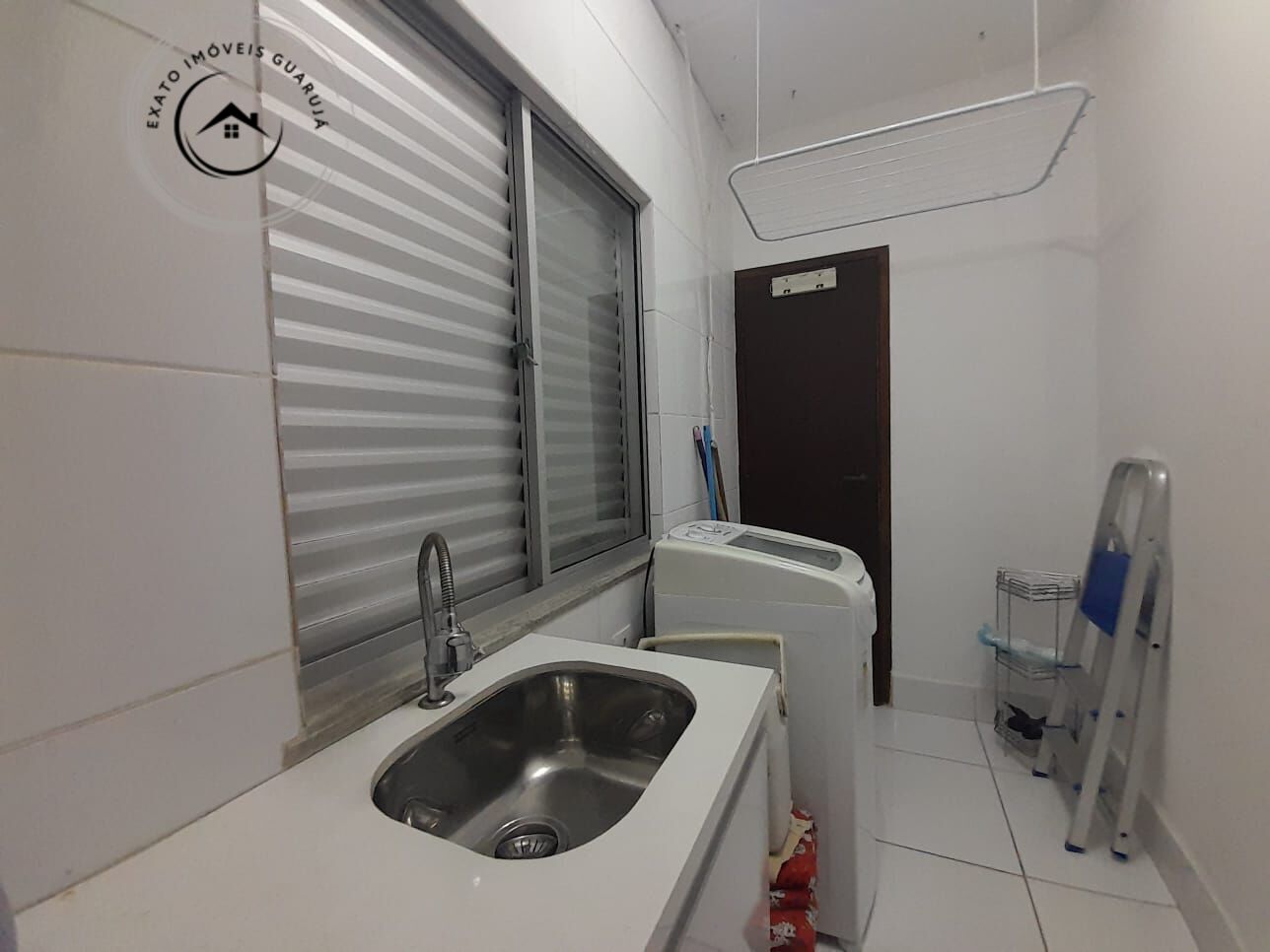 Apartamento padrão de 02 dormitórios para locação anual na p