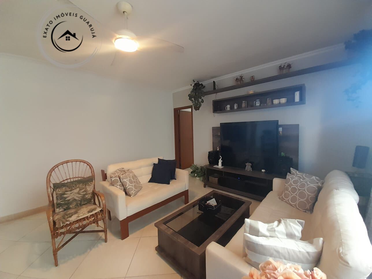Apartamento padrão de 02 dormitórios para locação anual na p