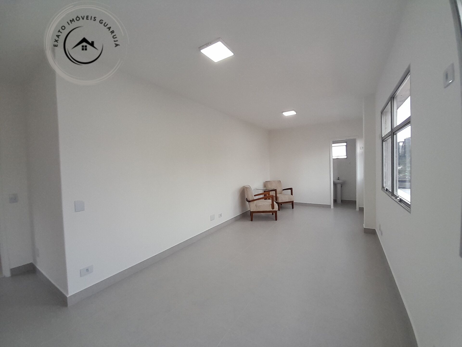 Sala comercial para locação na praia das pitangueiras guaruj - foto 2