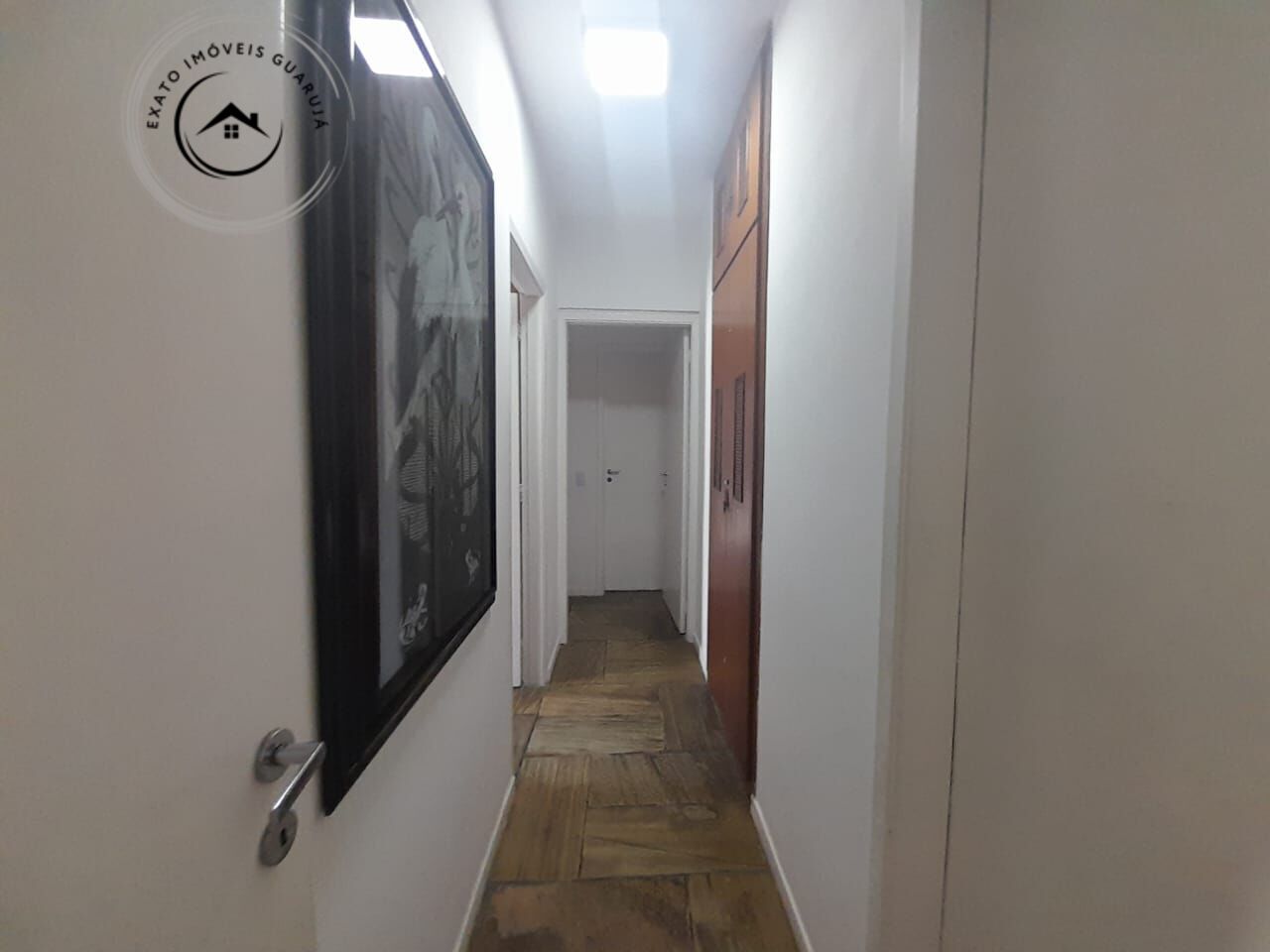 Apartamento padrão de 02 dormitórios para locação anual nas 
