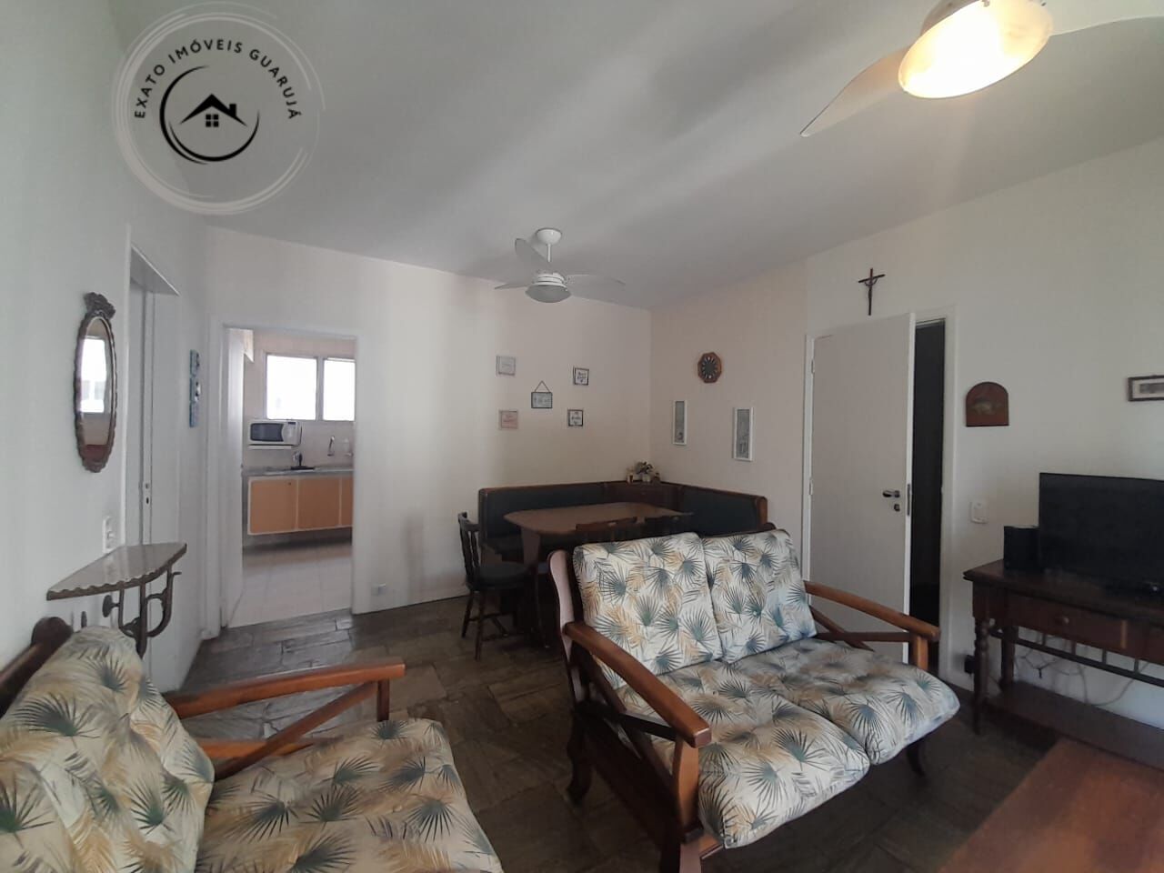 Apartamento padrão de 02 dormitórios para locação anual nas 