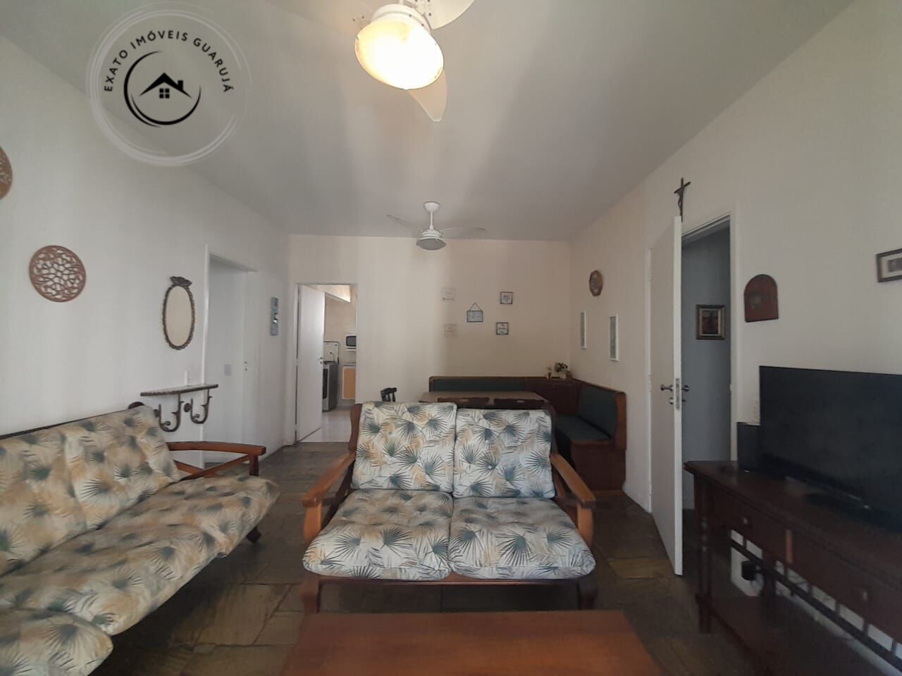Apartamento padrão de 02 dormitórios para locação anual nas 