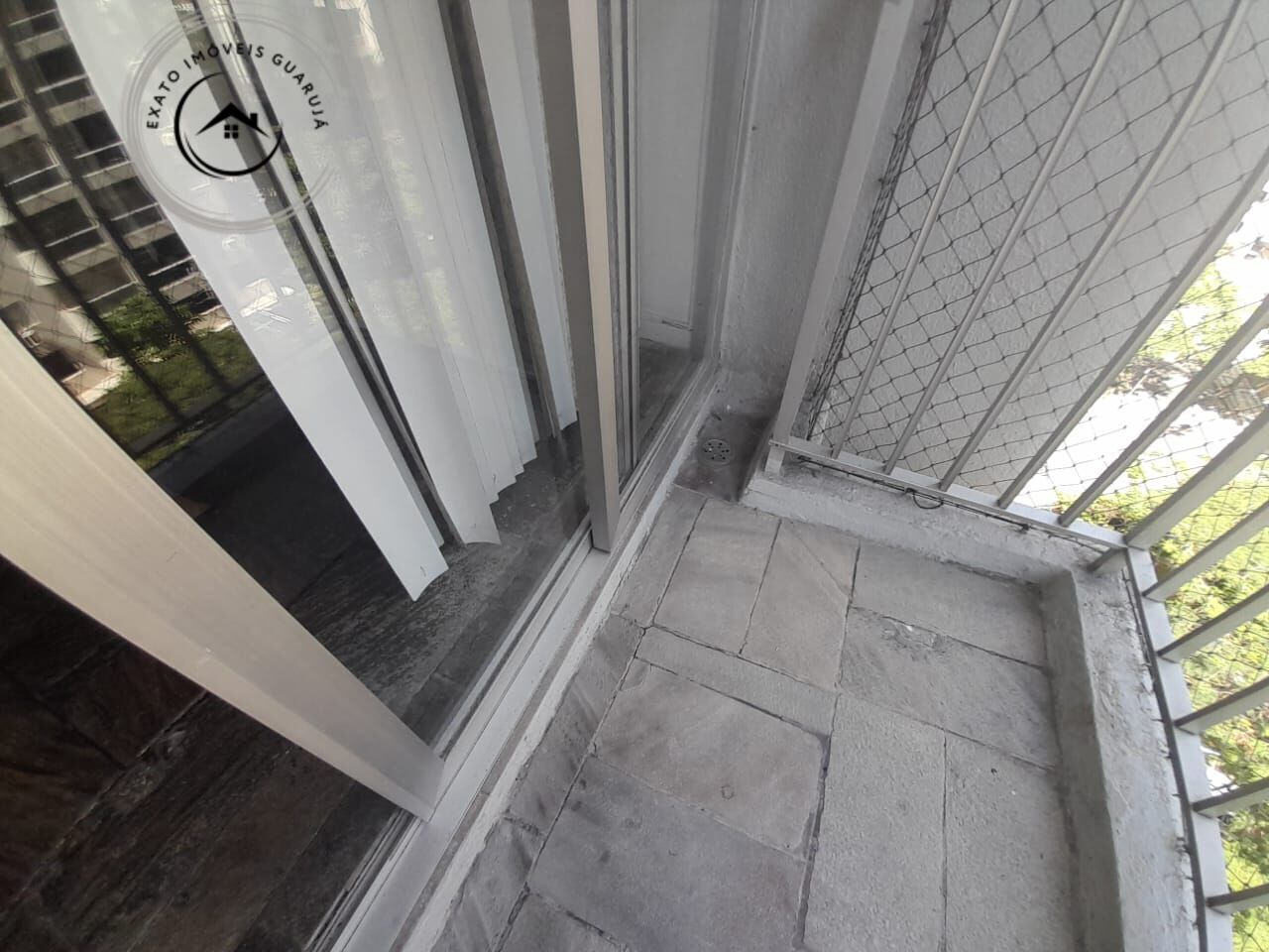 Apartamento padrão de 02 dormitórios para locação anual nas 