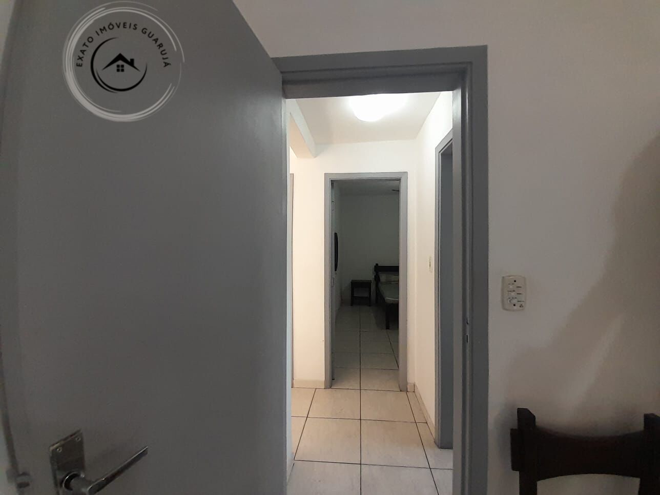 Apartamento padrão de 02 dormitórios para locação anual na p