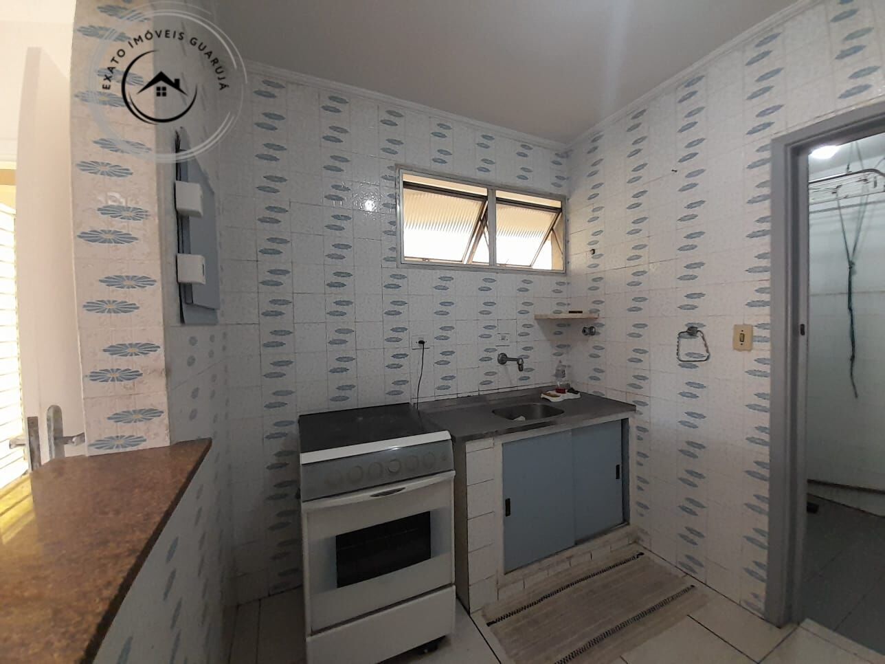 Apartamento padrão de 02 dormitórios para locação anual na p