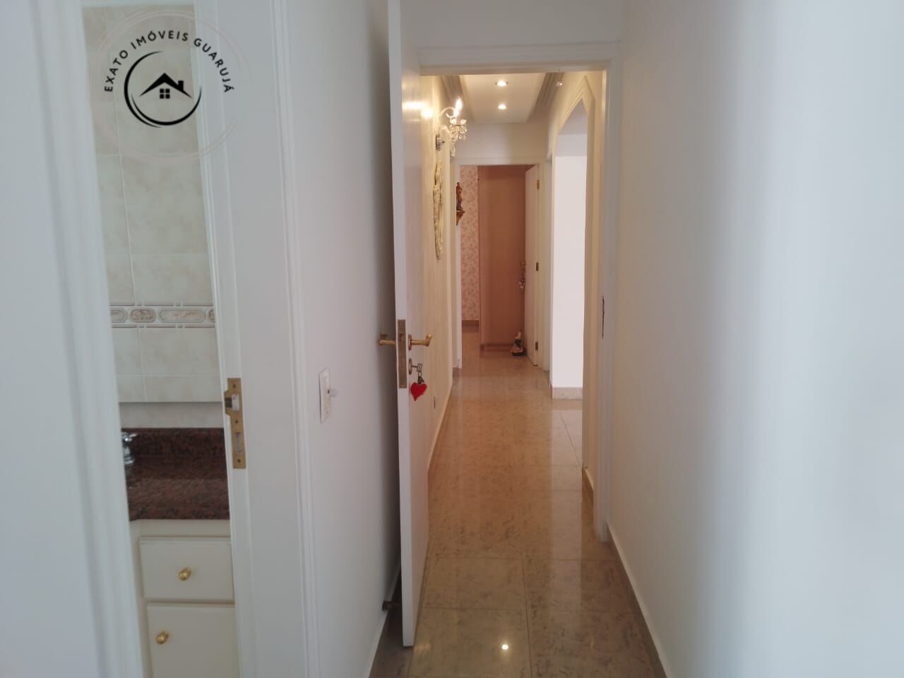 Apartamento padrão de 03 dormitórios para venda nas pitangue