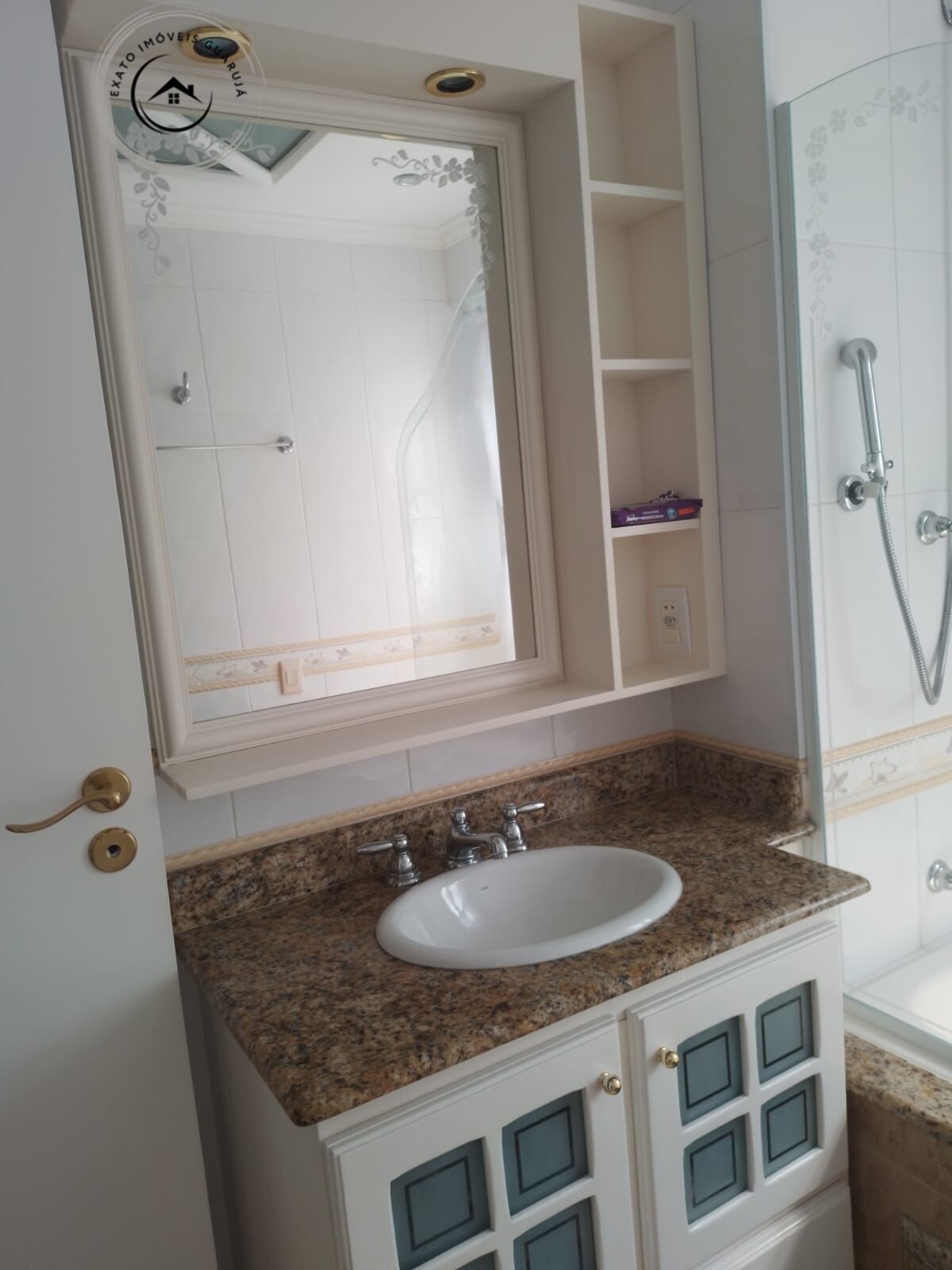 Apartamento padrão de 03 dormitórios para venda nas pitangue