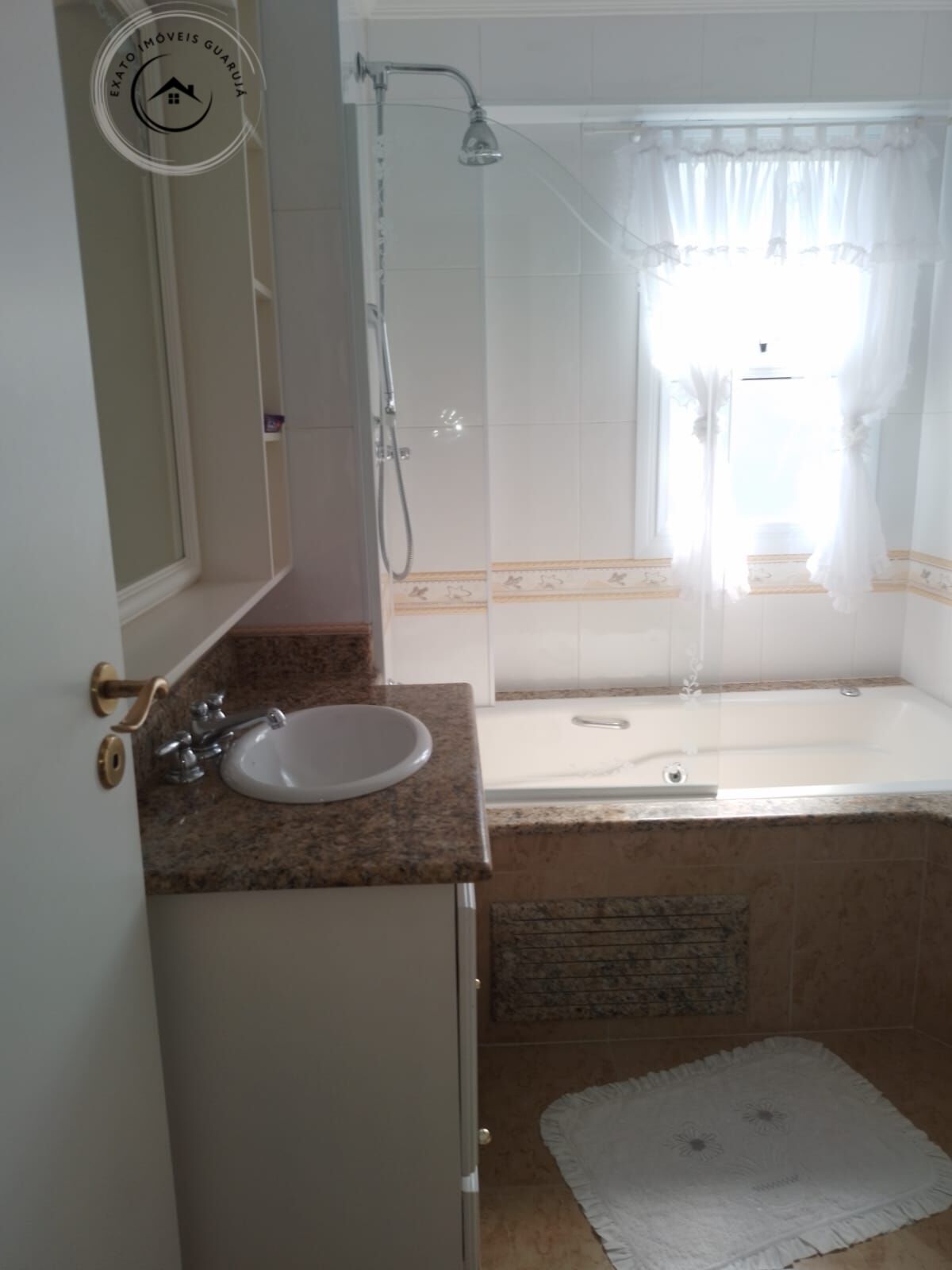 Apartamento padrão de 03 dormitórios para venda nas pitangue