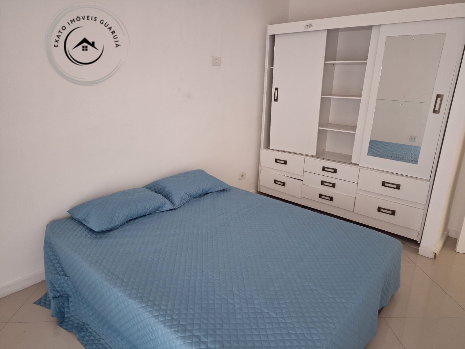 Apartamento padrão de 02 dormitórios para locação anual na p