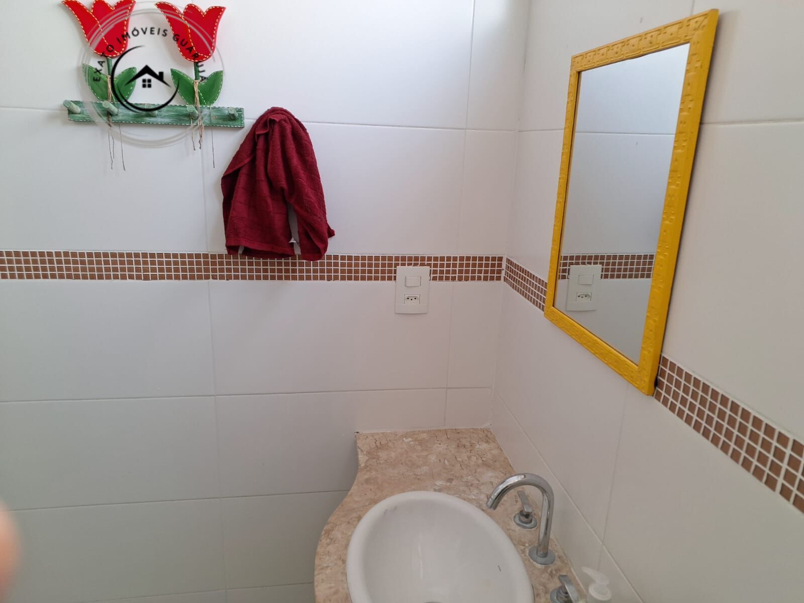 Apartamento padrão de 02 dormitórios para locação anual na p