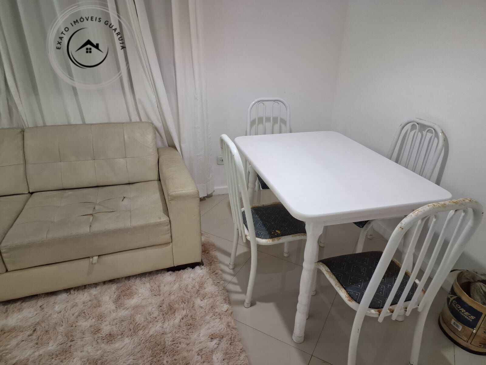 Apartamento padrão de 02 dormitórios para locação anual na p