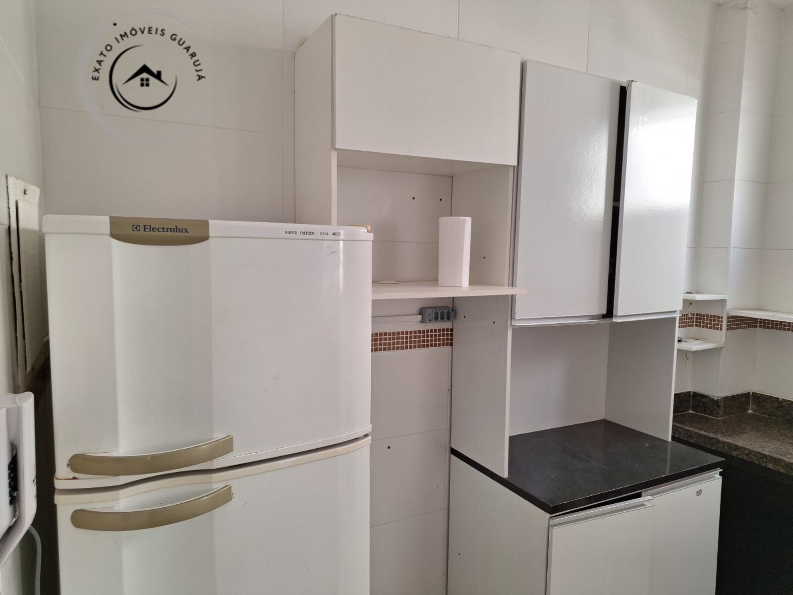 Apartamento padrão de 02 dormitórios para locação anual na p