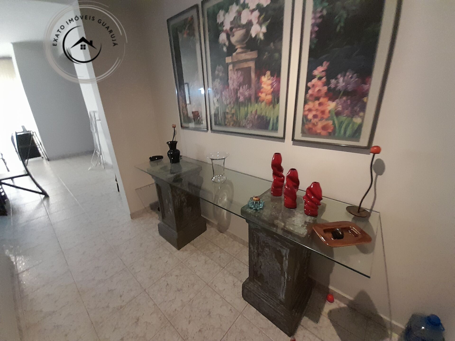 Apartamento padrão de 02 dormitórios para locação anual na p
