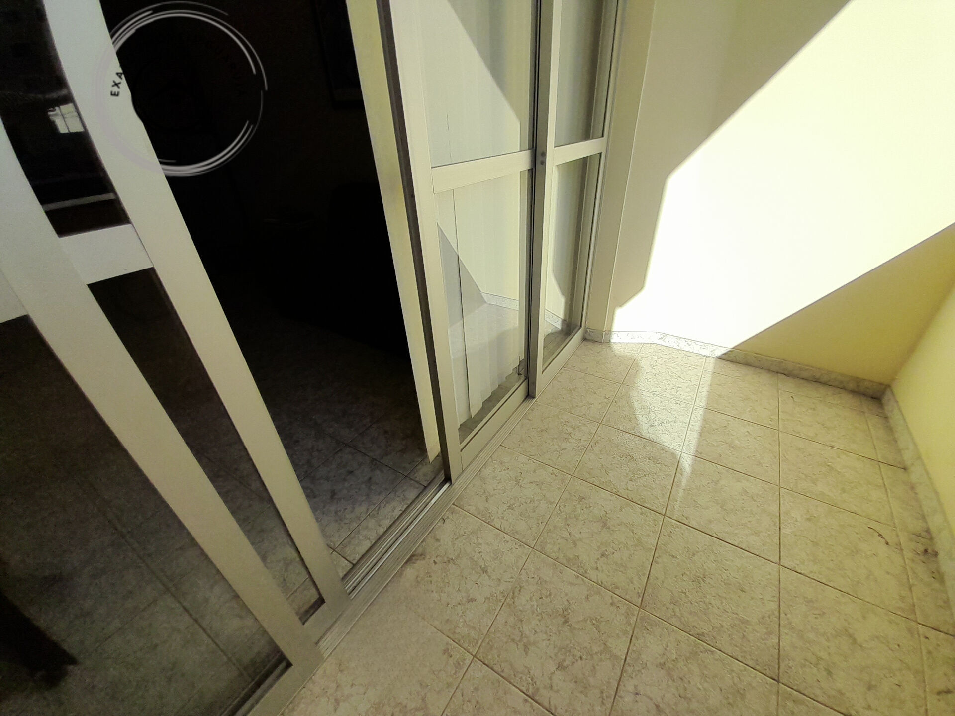 Apartamento padrão de 02 dormitórios para locação anual na p