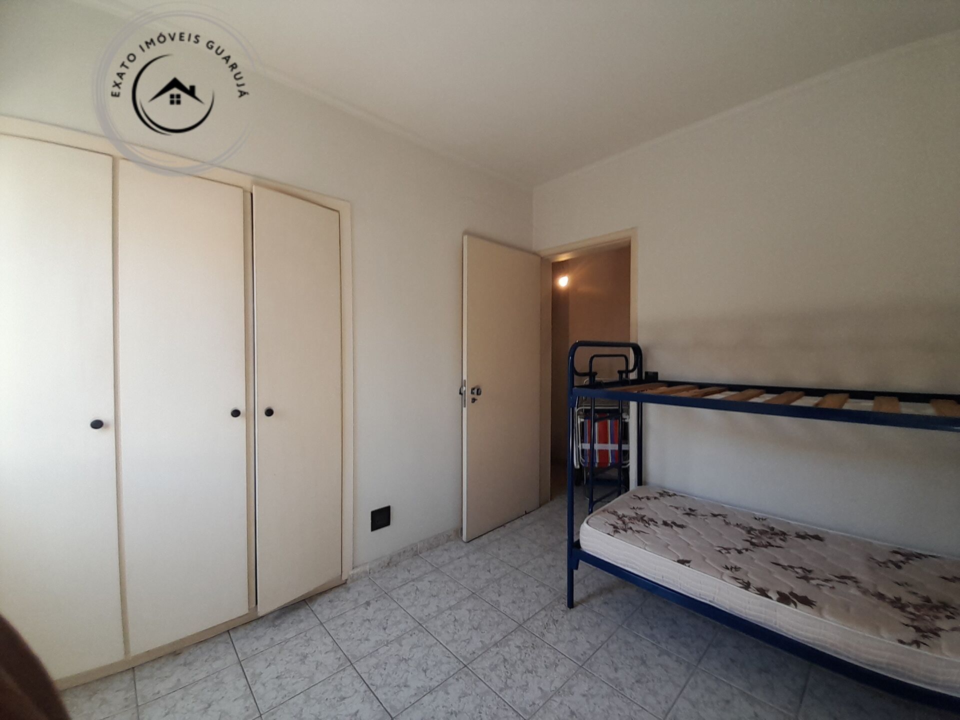 Apartamento padrão de 02 dormitórios para locação anual na p