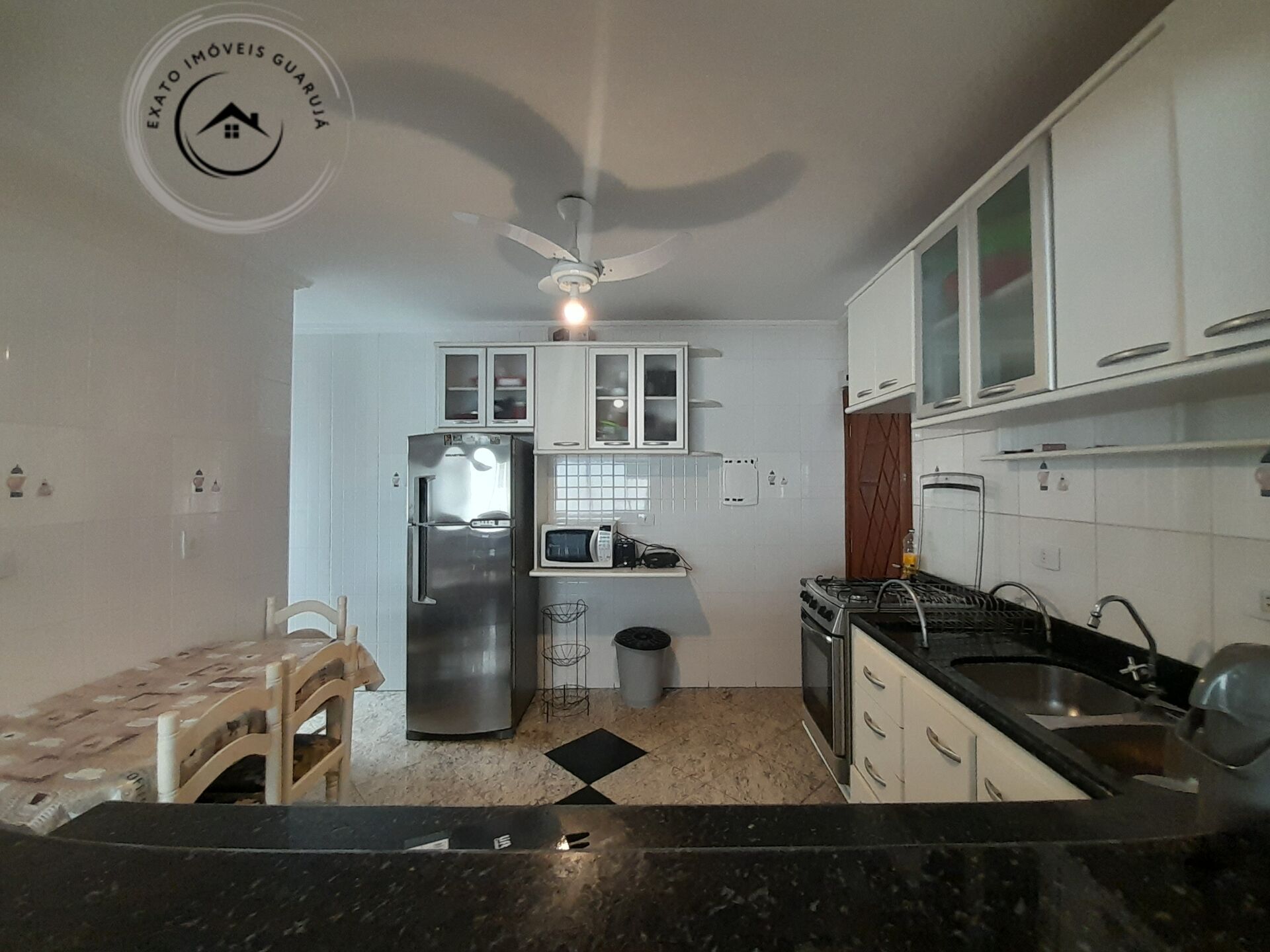 Apartamento padrão de 03 dormitórios para locação anual na p