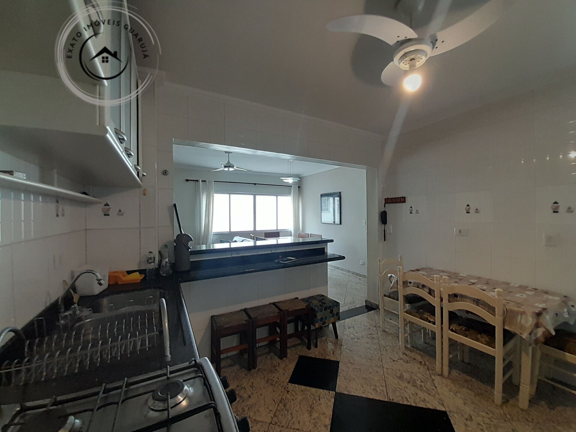Apartamento padrão de 03 dormitórios para locação anual na p