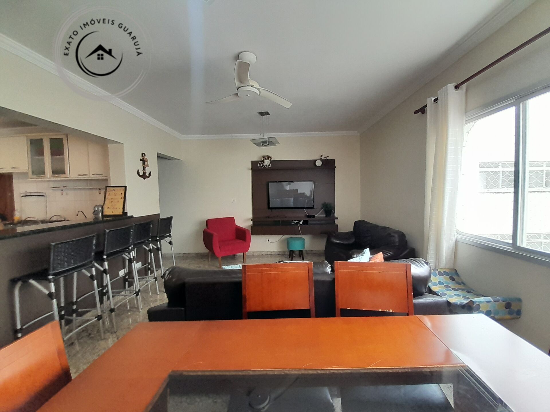 Apartamento padrão de 03 dormitórios para locação anual na p