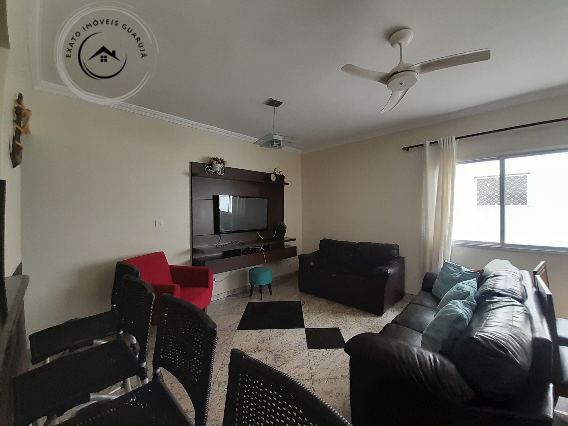 Apartamento padrão de 03 dormitórios para locação anual na p