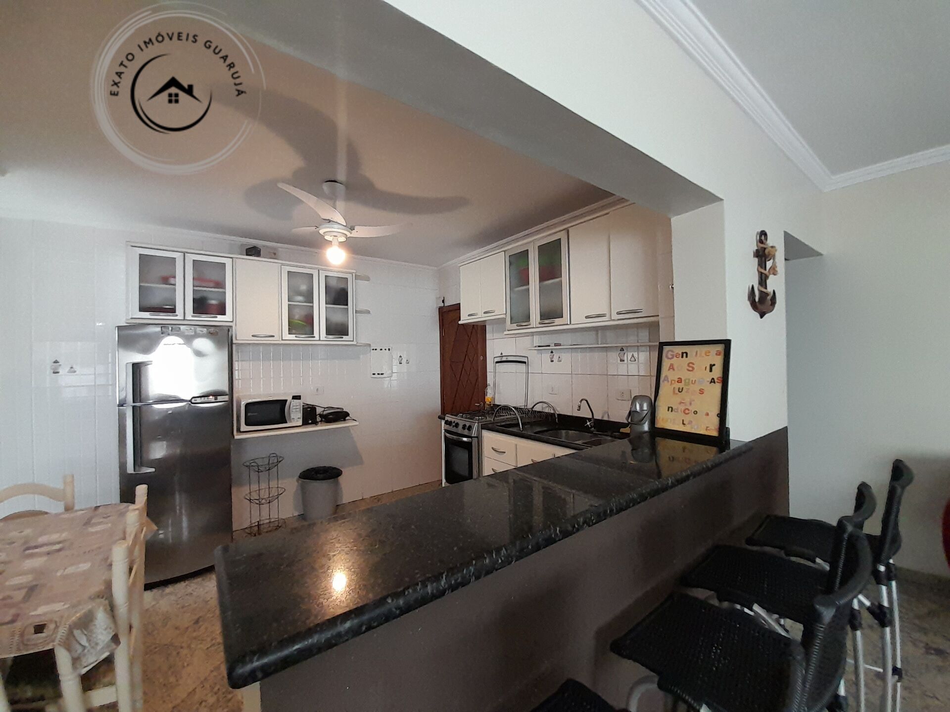 Apartamento padrão de 03 dormitórios para locação anual na p