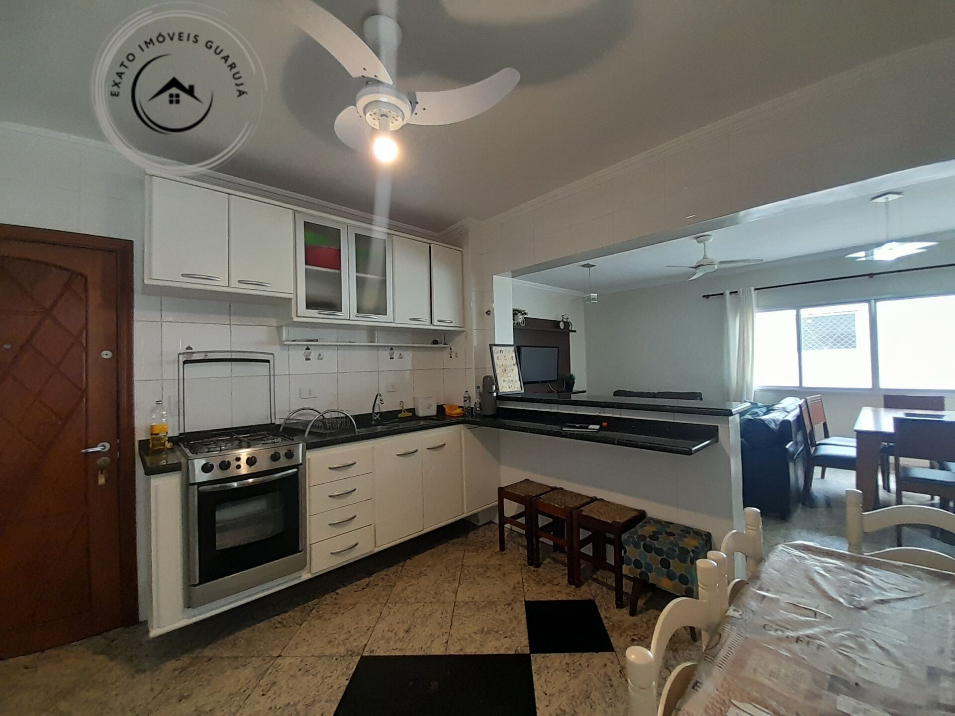 Apartamento padrão de 03 dormitórios para locação anual na p