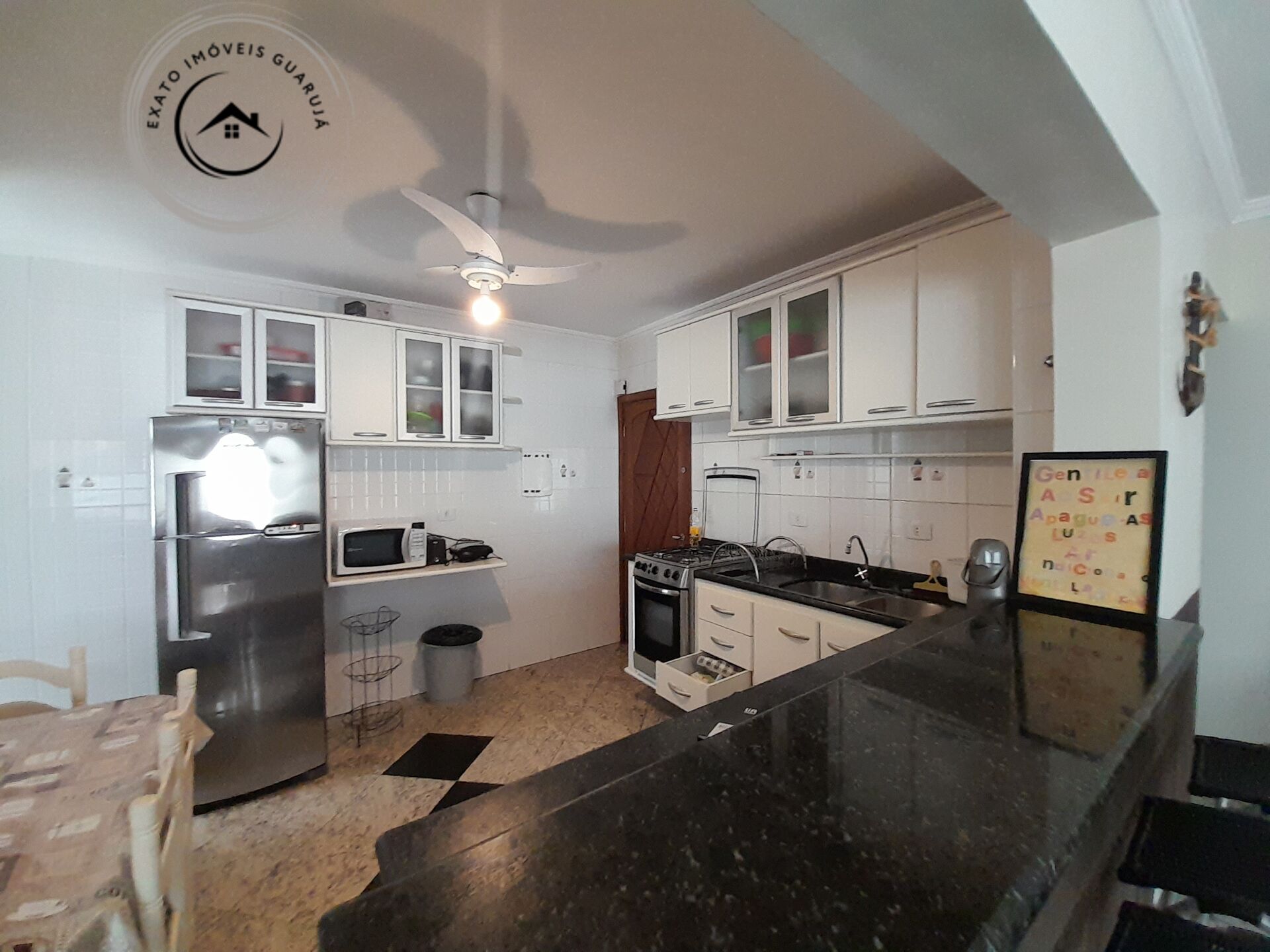 Apartamento padrão de 03 dormitórios para locação anual na p