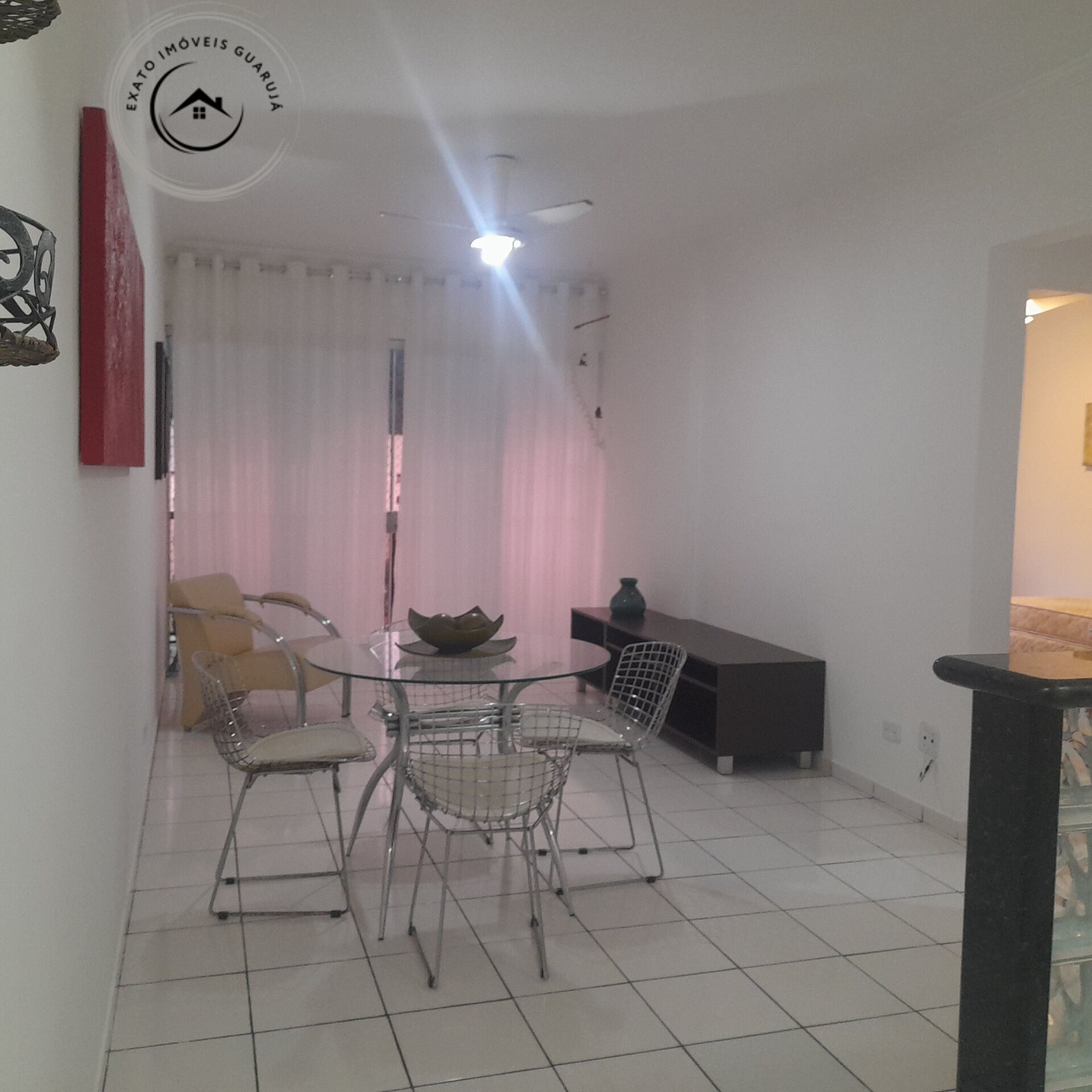 Apartamento padrão de 02 dormitórios para locação anual na p