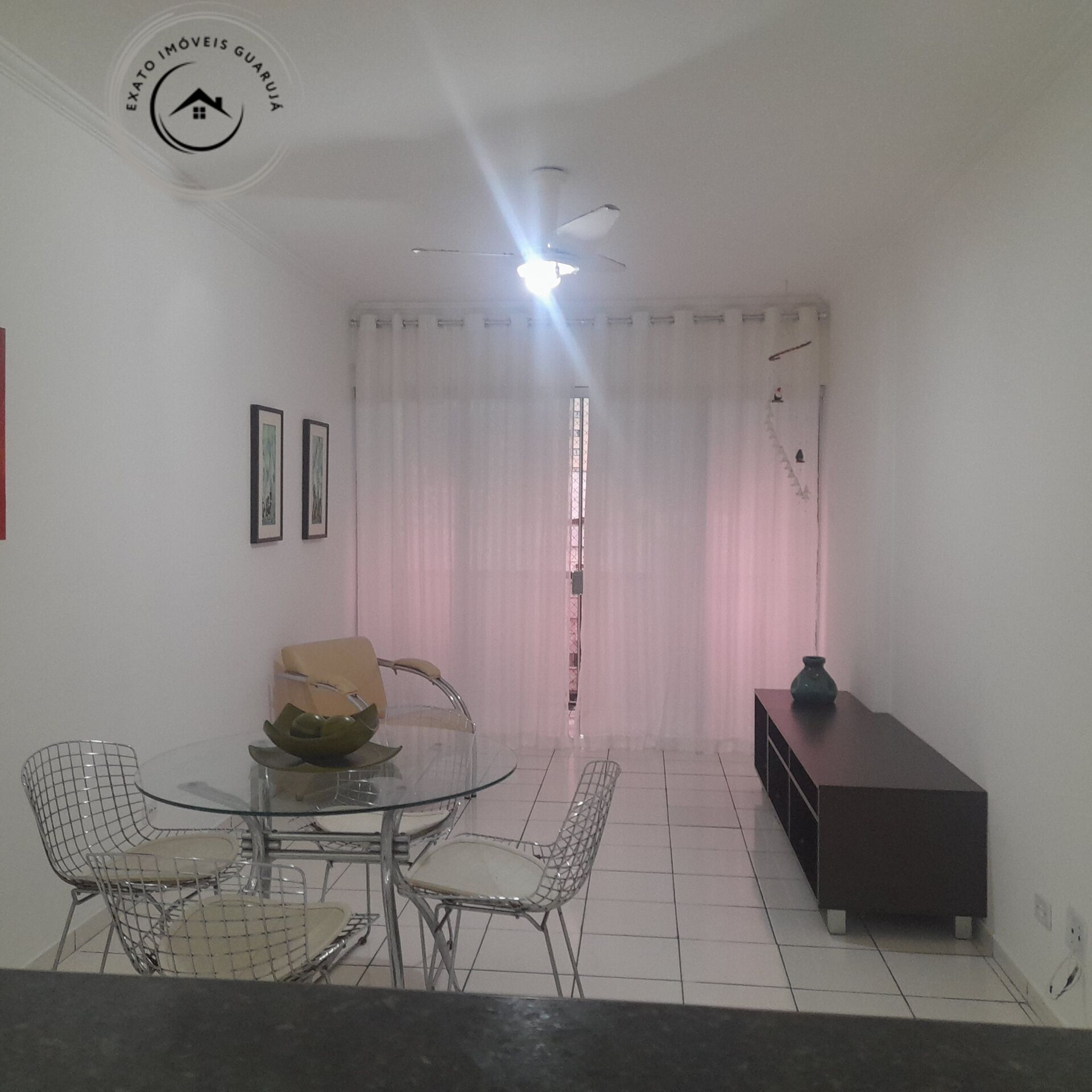 Apartamento padrão de 02 dormitórios para locação anual na p