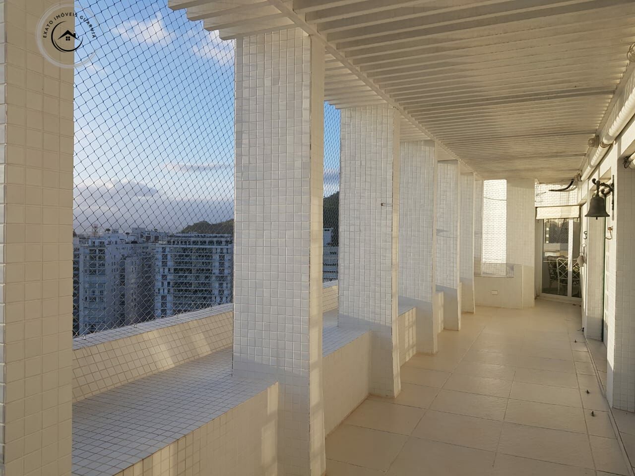 Cobertura de 03 dormitórios para locação de temporada nas pi