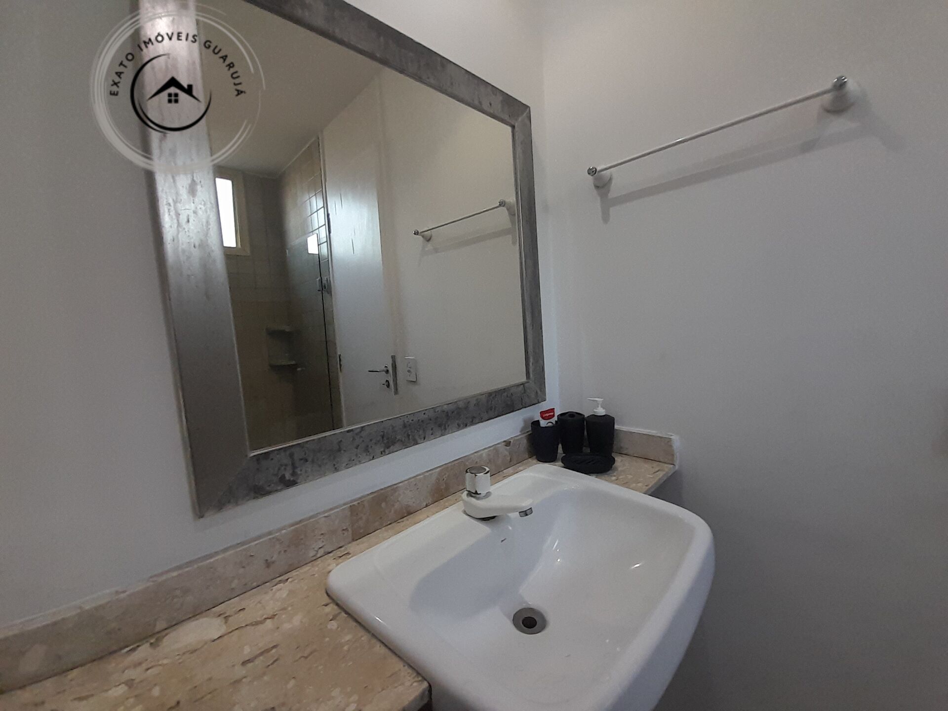 Apartamento padrão de 02 dormitórios para locação anual na p