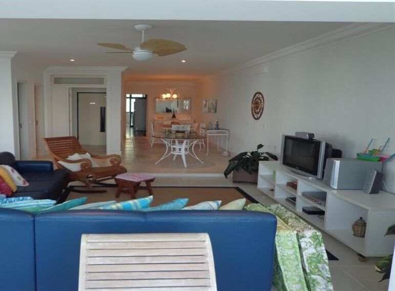 Apartamento de 04 dormitórios para locação anual nas pitangu