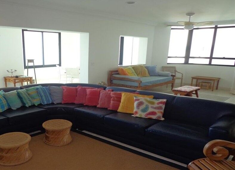 Apartamento de 04 dormitórios para locação anual nas pitangu